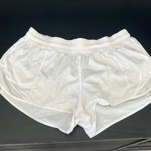 Lululemon Hotty Hot Shorts 2.5”